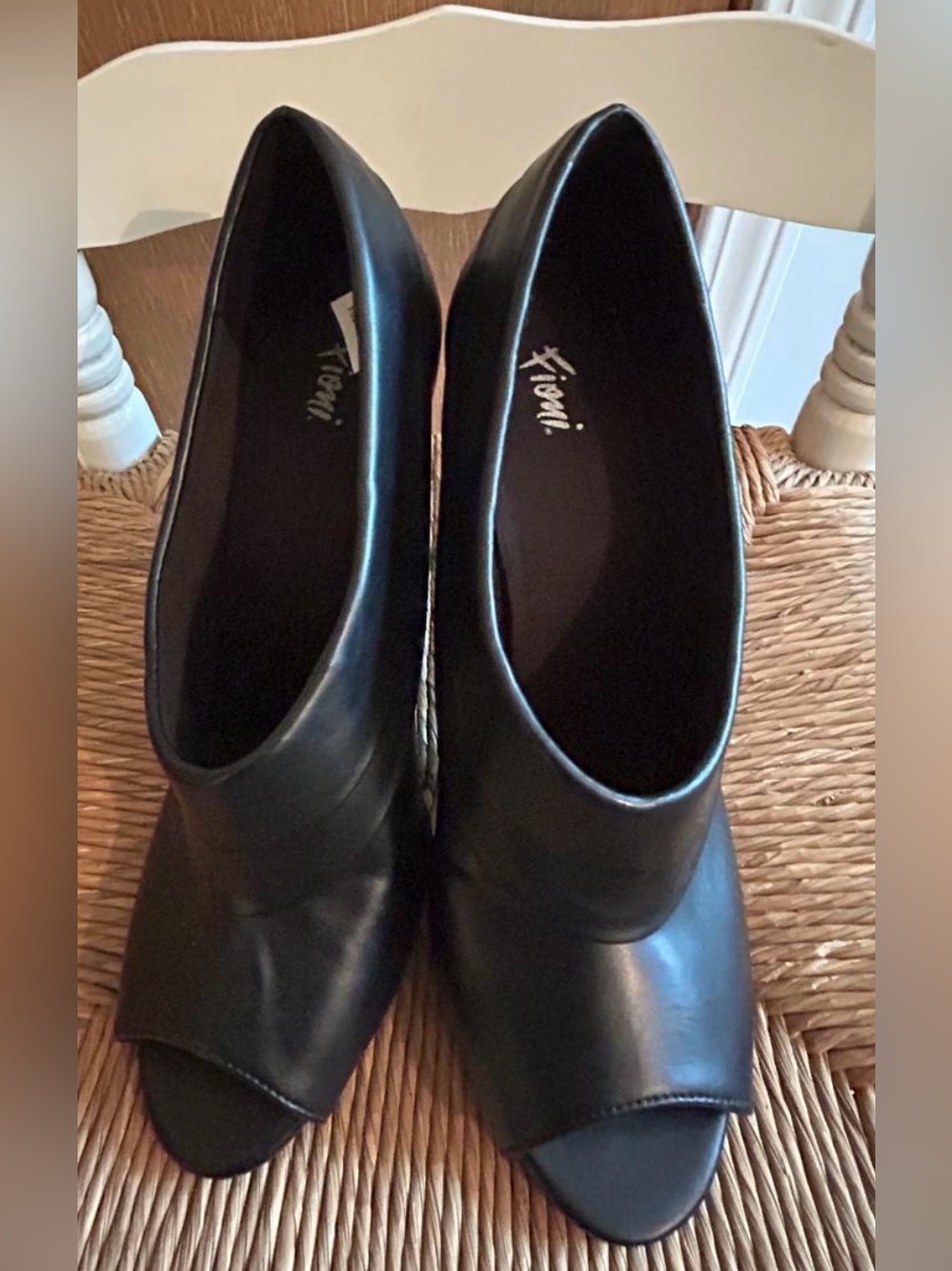 FIONI Clothing Black Leather Peep-Toe Heels